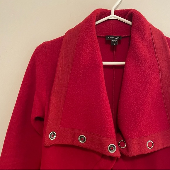 RED COAT - Picture 3 of 7